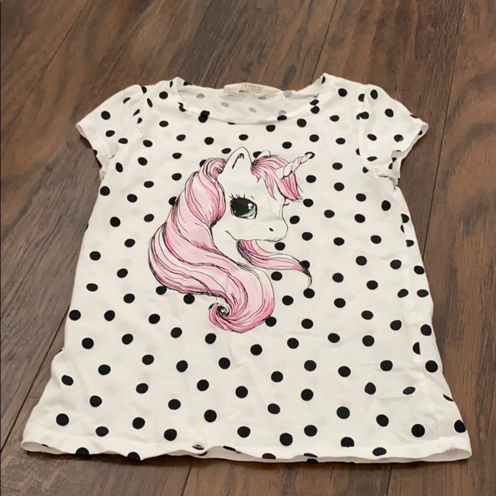 Girls cute shirt by H&M. Size 6-8.